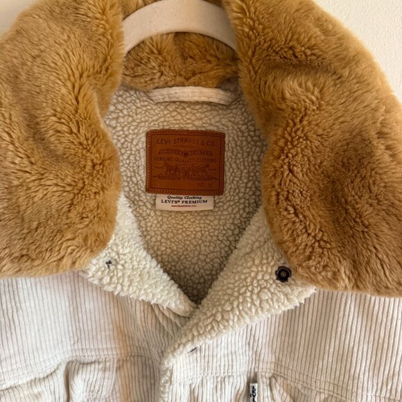 Levi's Ivory Corduroy Sherpa Jacket with Removable Fur Collar - Picture 3 of 9